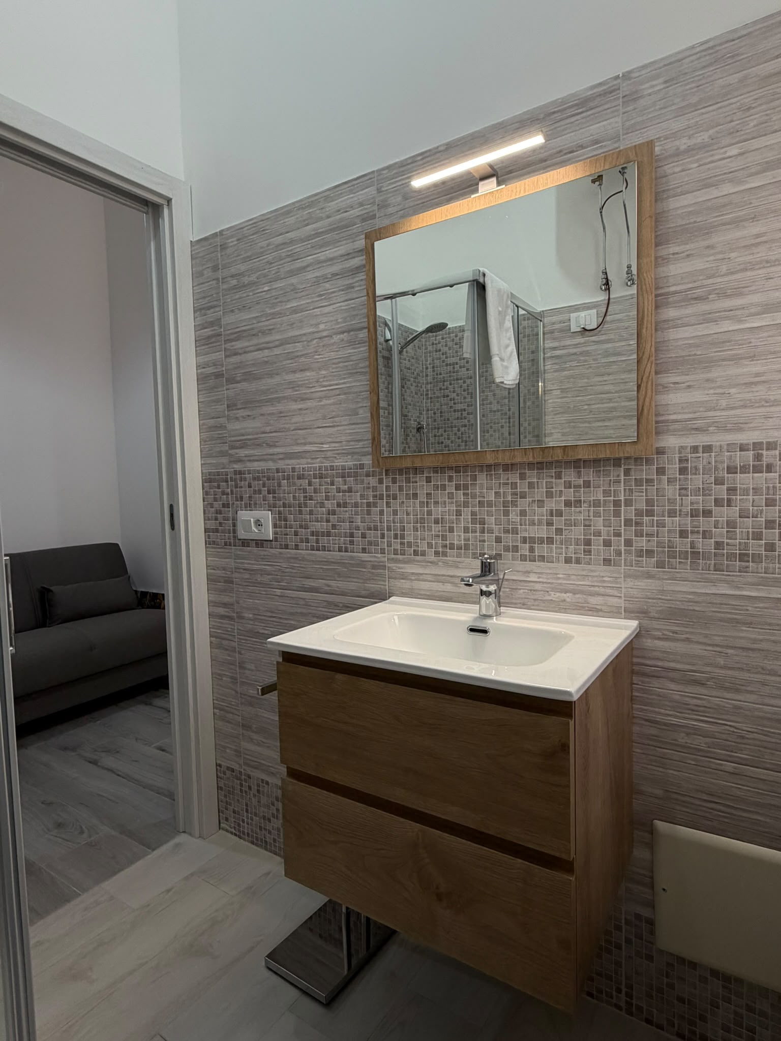 Lavabo del bagno privato dell’appartamento Maestrale